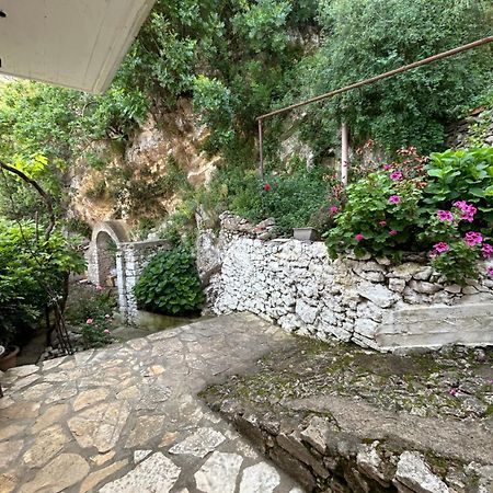 Gkiko'S Guest House Qëparo Exteriér fotografie