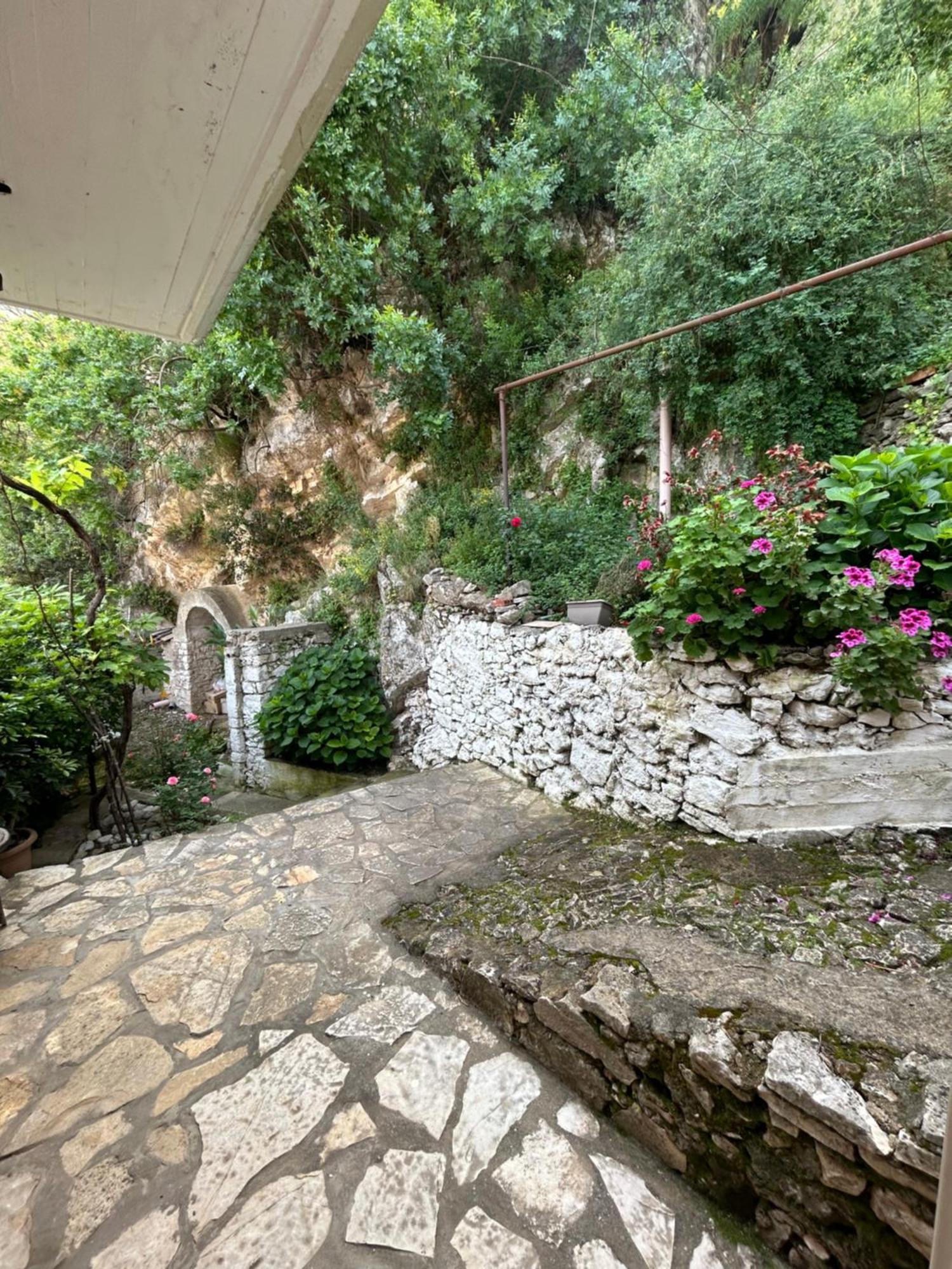 Gkiko'S Guest House Qëparo Exteriér fotografie